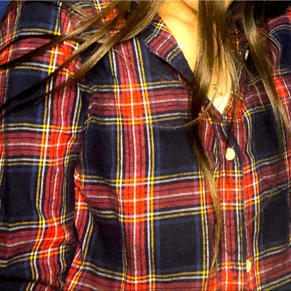 Red,white,and blue plaid shirt❤️🤍💙